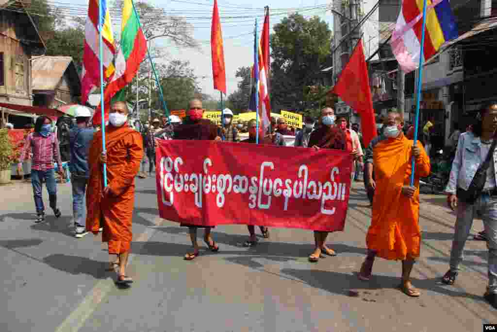 မန္တလေးမြို့ဆန္ဒပြပွဲ မြင်ကွင်း။ (မတ် ၂၊ ၂၀၂၁) 