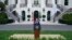 លោក​ប្រធានាធិបតី Joe Biden ថ្លែង​សុន្ទរកថា ក្នុង​ទិវា​ឯករាជ្យជាតិ​នៅ​សេតវិមាន រដ្ឋធានី​វ៉ាស៊ីនតោន កាល​ពី​ថ្ងៃ​អាទិត្យ​ ទី៤ ខែកក្កដា ឆ្នាំ២០២១។ (AP Photo/Patrick Semansky)