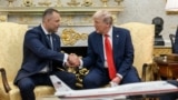 ډونالډ ټرمپ چې د چهارشنبې په ورځ په سپینې ماڼۍ کې د پولنډ له ولسمشر ولیدل