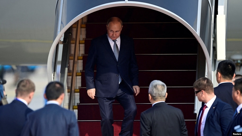 俄罗斯总统弗拉基米尔·普京（Vladimir Putin）2023年10月17日抵达北京访问。（路透社）(photo:VOA)