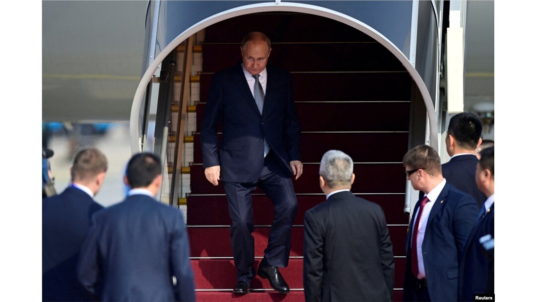 Predsednik Rusije Vladimir Putin stiže na međunarodni aerodrom u Pekingu, da bi učestvovoa u Trećem forumu Pojas i put, u Pekingu, u Kini, 17. oktbra 2023.