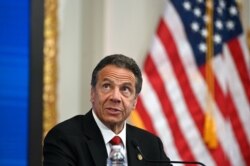 ARCHIVO - En esta foto del 26 de mayo de 2020, el gobernador de Nueva York, Andrew Cuomo, habla durante una conferencia de prensa en la Bolsa de Valores de Nueva York (NYSE) en Wall Street en la ciudad de Nueva York.