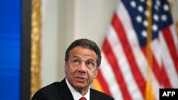 ARCHIVO - El gobernador de Nueva York, Andrew Cuomo, habla en la Bolsa de Valores de Nueva York (NYSE) el 26 de mayo de 2020.