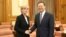 Ngoại trưởng Úc Julie Bishop hội kiến nhà ngoại giao hàng đầu của Trung Quốc, Ủy viên Quốc vụ Dương Khiết Trì, ngày 18/2/2016.
