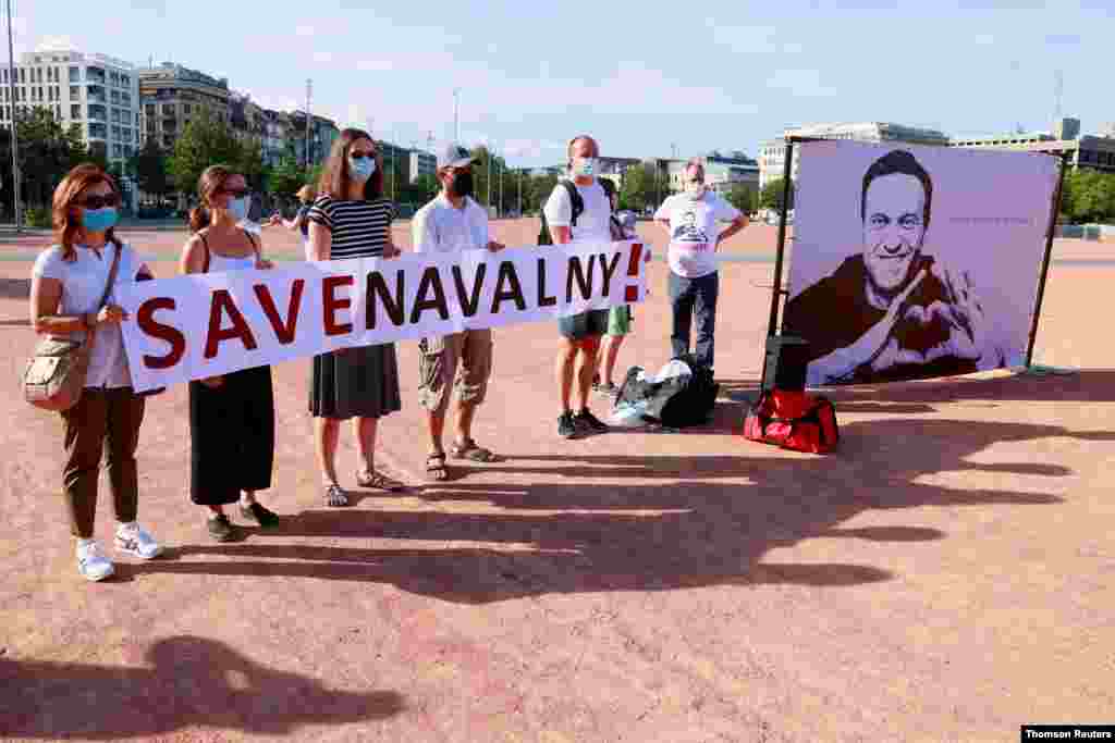 معترضان در ژنو با پیام درخواست آزادی آلکسی ناوالنی
