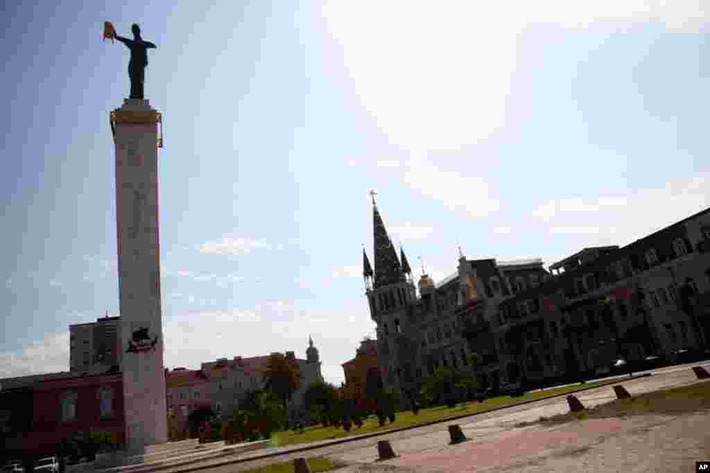 Europe Square in Batumi. (Yuli Weeks/VOA)