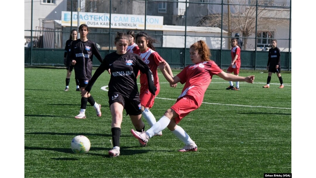 Acıyaman Kadın Futbol Takımı, Türkiye Kadınlar 3. Ligi'nde mücadele ediyor.