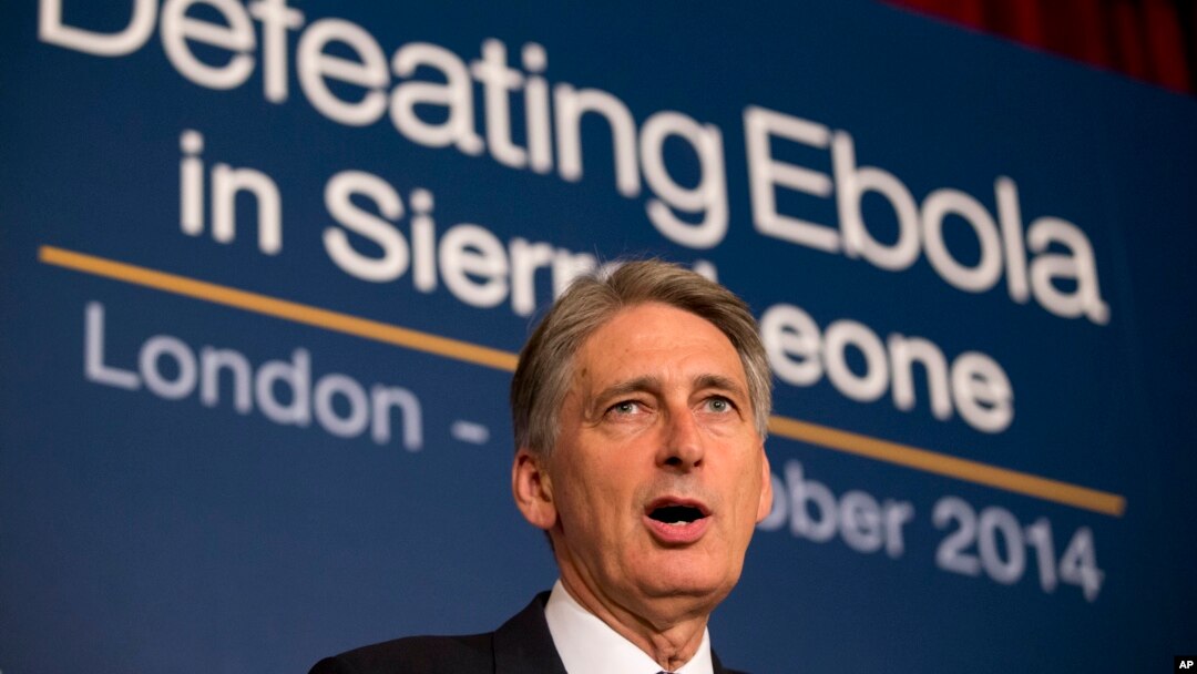 Menlu Inggris Philip Hammond berbicara pada konferensi internasional soal ebola di London Kamis (2/10).