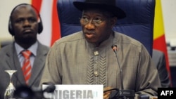 Shugaba Goodluck Jonathan na Najeriya, a taron kungiyar ECOWAS ko CDEAO.