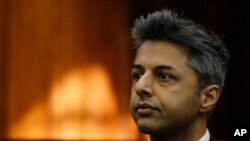 Shrien Dewani doit répondre du meurtre de son épouse, Anni Dewani, dont il est accusé au Cap, en Afrique du Sud (AP)