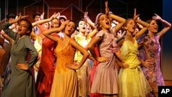 “舞台庄园”夏令营的孩子们在3个星期中排演13出戏