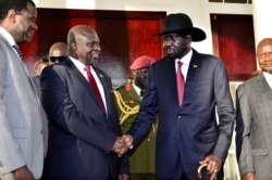 Leader of the Sudan People's Liberation Movement in Opposition (SPLM-IO) Riek Machar shakes hands with South Sudan's President Salva Kiir after a tripartite summit at the State House in Entebbe, Uganda, Nov. 7, 2019.