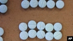 Píldoras de fentanilo se muestran en esta imagen. [Foto de archivo]