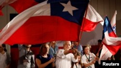 Con el 91,75% de los votos escrutados, Piñera, un multimillonario de 67 años, obtuvo el primer lugar entre ocho candidatos con un 36,64 por ciento de los votos.