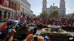 La caravana que transporta los restos de Fidel Castro, que murió el pasado viernes a los 90 años, salió de La Habana el 30 de noviembre y llegó este sábado a Santiago de Cuba.