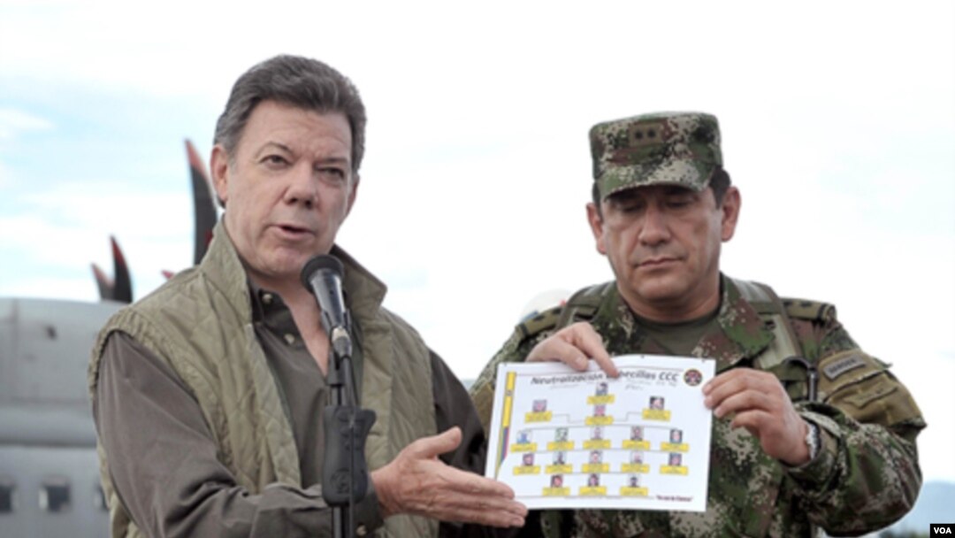Presiden Kolombia Juan Manuel Santos (kiri) memberi keterangan mengenai operasi pencarian Alfonso Cano (foto: dok). Pemimpin FARC tersebut sudah lama diburu oleh pemerintah Kolombia.