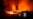Bomberos bajo un clima más fresco combaten un gran incendio en California