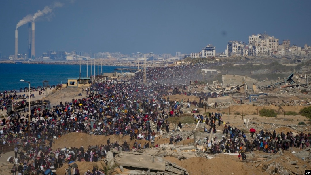 Palestinci se vraćaju u sjevernu Gazu, nakon odluke Izraela da dozvoli hiljadama njih da se vrate prvi put od prvih sedmica 15-mjesečnog rata s Hamasom, 27. januara 2025.