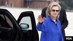 Menteri Luar Negeri Amerika Hillary Clinton tiba di Uni Emirat Arab, negara persinggahan pertamanya dalam lawatan ke Timur Tengah kali ini.