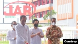 Presiden Jokowi meresmikan pabrik biodiesel PT Jhonlin Group di Tanah Bumbu, Kalsel, 21 Oktober 2021. (Biro Setpres)