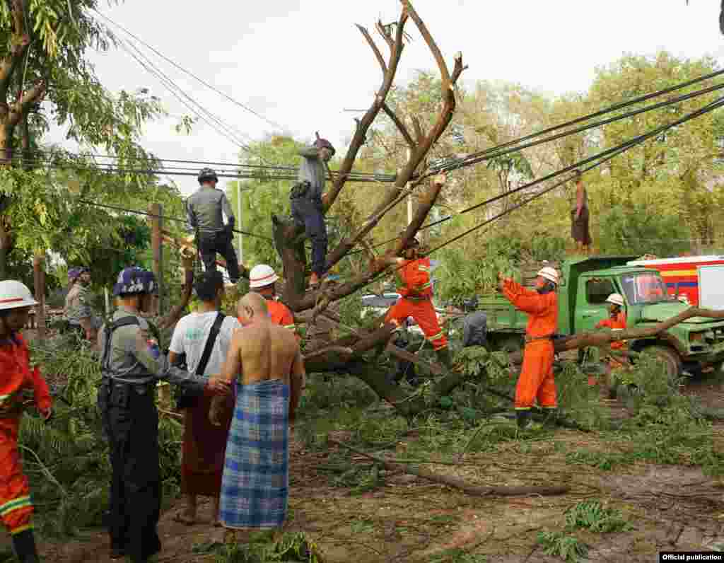 ဝမ်းတွင်းမြို့နယ်တွင် မေ(၁) ရက်နေ့ကမိုးသက်လေပြင်းများ တိုက်ခတ်ပြီးပျက်စီးဆုံးရှုံးမှုများဖြစ်ပေါ်ခဲ့။(MOI)