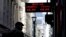 El peso se devaluó fuertemente en Argentina después de victoria de la oposición en las primarias presidenciales del domingo, antes de las elecciones presidenciales de octubre. 