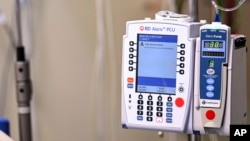 Medicinska oprema koja se koristi za davanje ketamin infuzija pacijentima.