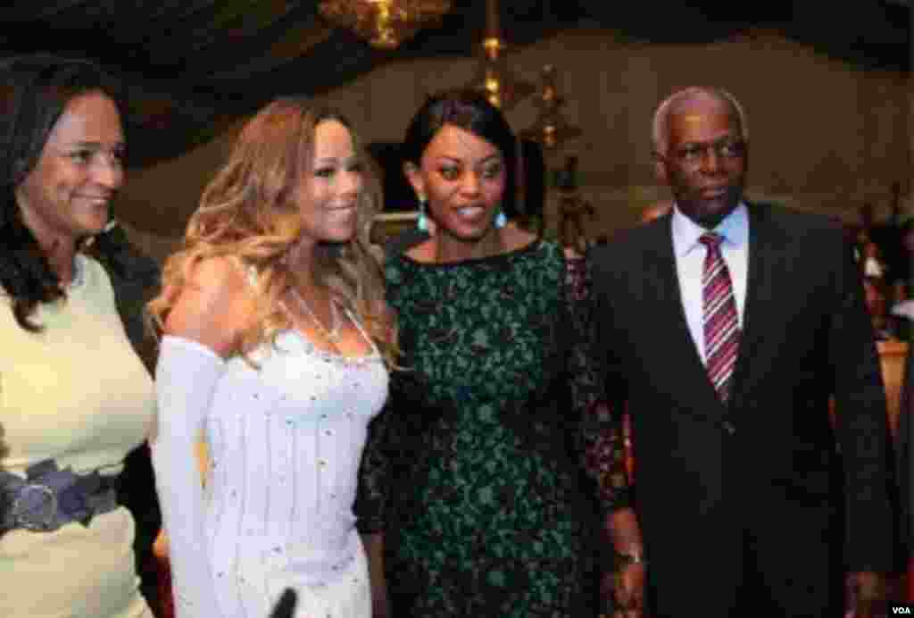 Mariah Carey com Isabel dos Santos, José Eduardo dos Santos e Ana Paula dos Santos em Luanda, 15 de Dezembro 2013.