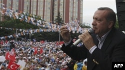 Реджеп Тайип Эрдоган на предвыборном митинге в Анкаре. 29 мая 2011 года