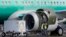一名工人在波音廠房路經為美國航空公司建造的波音737 MAX 8 客機