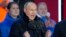 Presiden Rusia Vladimir Putin memberi isyarat saat berpidato di depan orang banyak dalam rangka kemenangannya dalam pemilihan presiden dan peringatan 10 tahun aneksasi Krimea oleh Rusia di Lapangan Merah di Moskow, Rusia, 18 Maret 2024. (Foto: AP)