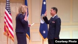 美国国会民主党籍华裔众议员刘云平晋升美空军上校 (刘云平推特)