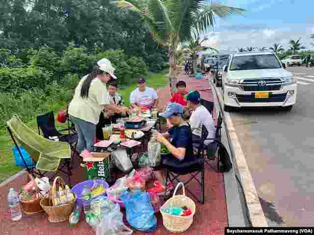 ເສັ້ນທາງຢູ່ອ້ອມຮອບເຂດເສດຖະກິດພິເສດ ບຶງທາດຫຼວງ ທີ່ຊາວນະຄອນຫຼວງວຽງຈັນ ພາກັນໄປແລ່ນ, ຍ່າງ ແລະຂີລົດຖີບ ຫຼື ໄປພັກຜ່ອນຍ່ອນອາລົມ ໃນແຕ່ລະວັນ.