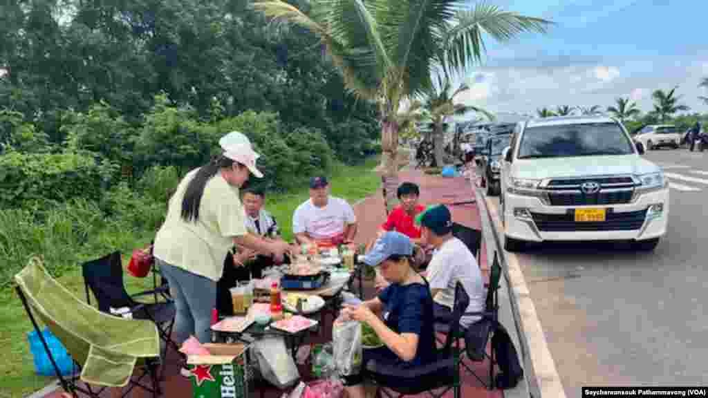 ເສັ້ນທາງຢູ່ອ້ອມຮອບເຂດເສດຖະກິດພິເສດ ບຶງທາດຫຼວງ ທີ່ຊາວນະຄອນຫຼວງວຽງຈັນ ພາກັນໄປແລ່ນ, ຍ່າງ ແລະຂີລົດຖີບ ຫຼື ໄປພັກຜ່ອນຍ່ອນອາລົມ ໃນແຕ່ລະວັນ.