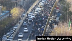 په تهران کې د مظاهرو یو انڅور
Iranian media