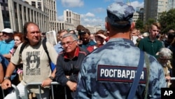 Demonstrators gather to attend a rally titled "Law and justice for all" in support of all journalists in Moscow, Russia, June 16, 2019. 