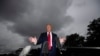 Presiden Donald Trump berbicara dengan wartawan sebelum menuju ke Marine One di South Lawn Gedung Putih, 31 Juli 2020, di Washington. (Foto: AP)