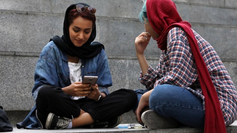 US Issues License to Expand Internet Access for Iranians