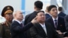 Presiden Rusia Vladimir Putin (tengah kiri) dan pemimpin Korea Utara Kim Jong Un (tengah kanan) mengunjungi Kosmodrom Vostochny di wilayah Amur pada 13 September 2023. (Foto: AFP)