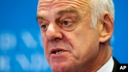 David Nabarro dijo que la ONU necesita mil millones de dólares para eliminar la epidemia.