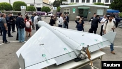 资料照片：台湾雷虎科技公司生产的“铁三角”(Papa Delta)无人机在台中展示。(2026年4月21日）