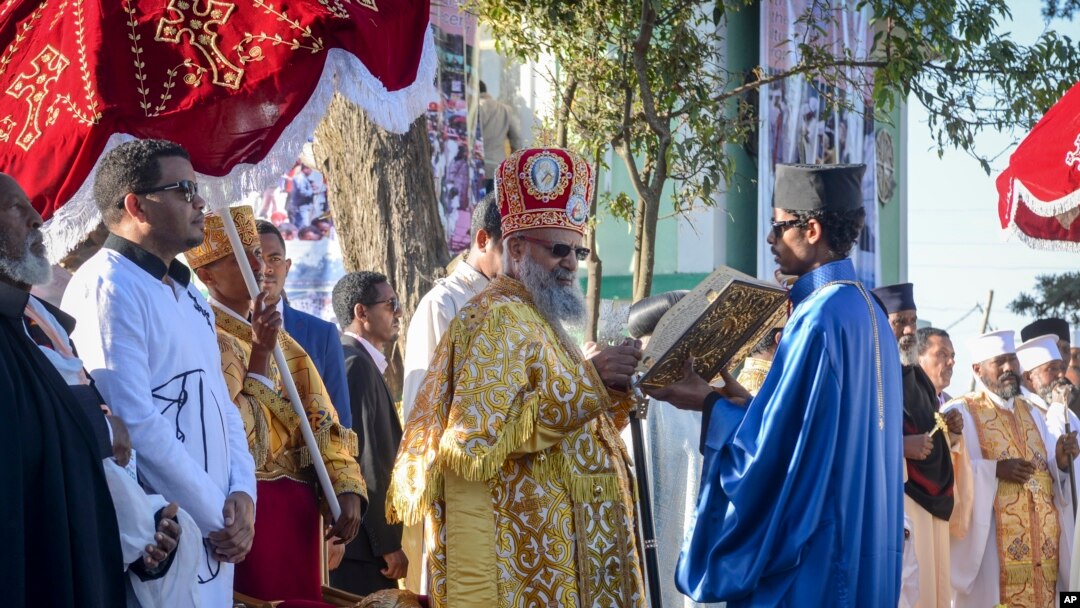 Bamwe mu Bakirusu n'indongozi z'ishengero ry'aba Orthodox