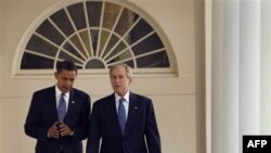 Corc Buş diqqət mərkəzində olmaq istəmir