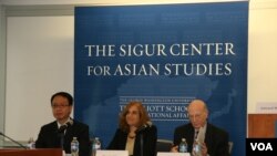 乔治华盛顿大学两岸研讨会，图中为葛来仪(女)，图左为容安澜(美国之音钟辰芳拍摄)