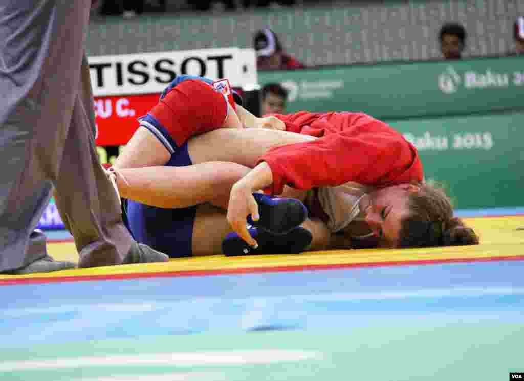 Kişilər və qadınlar arasında keçirilən Sambo idman yarışması