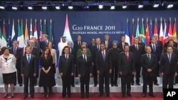 ပြင်သစ်နိုင်ငံမှာကျင်းပနေတဲ့ G-20 ထိပ်သီးအစည်းအဝေး တက်ရောက်နေကြသည့် ကမ္ဘာ့ခေါင်းဆောင်များ (နိုဝင်ဘာလ ၃၊ ၂၀၁၁)