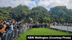 Warga di seluruh Selandia Baru hari Jum’at (22/3) memperingati satu minggu serangan mengerikan terhadap dua masjid di kota Christchurch yang menewaskan sedikitnya 50 orang dan melukai puluhan lainnya. (foto: Courtesy KBRI Wellington)