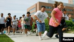 La lucha contra la obesidad a temprana edad podría empezar con el cambio de costumbres en la familia.