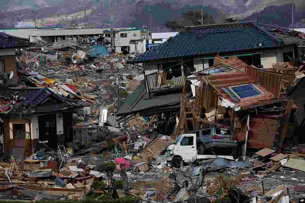 A general view shows tsunami damage in Ofunato, Iwate prefecture, April 4, 2011. (AFP)