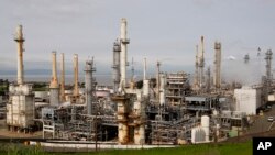যুক্তরাষ্ট্রের ক্যালিফোর্নিয়ায় কনোকোফিলিপস নামের একটি তেল শোধনাগার (ফাইল ছবি)। 